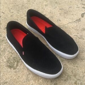GLOBE Men's Castrolyt Black Suede Slip on Sneakers Size 12